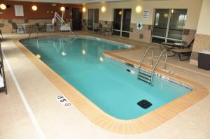 holiday inn express and suites clinton by ihg