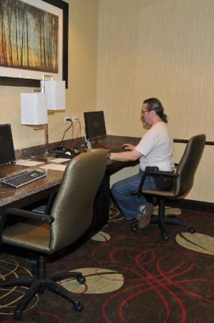 holiday inn express and suites clinton by ihg