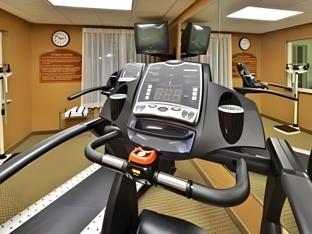 holiday inn express and suites clinton by ihg