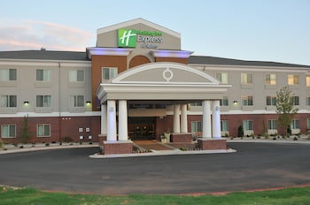 holiday inn express and suites clinton by ihg
