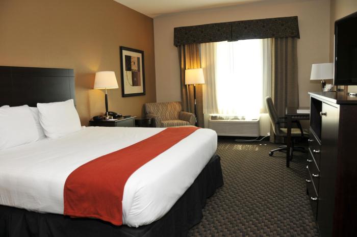 holiday inn express and suites clinton by ihg