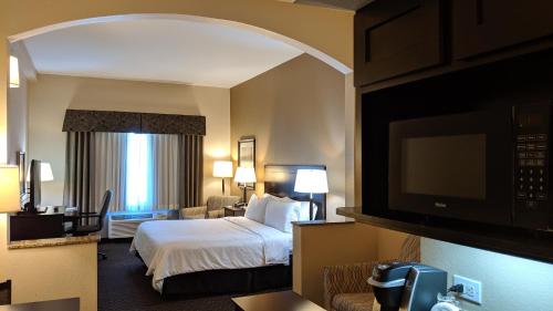 holiday inn express and suites clinton by ihg