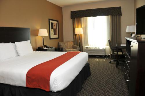 holiday inn express and suites clinton by ihg