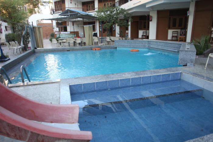 rezeiky hotel and camp luxor