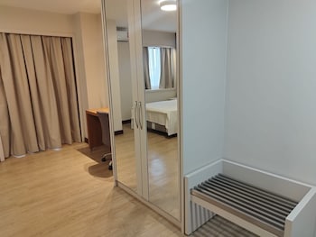 flat particular no comfort suites