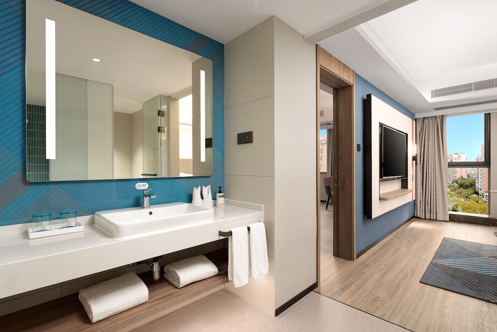 holiday inn express shanghai gumei by ihg