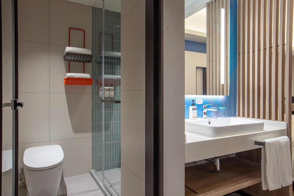 holiday inn express shanghai gumei by ihg