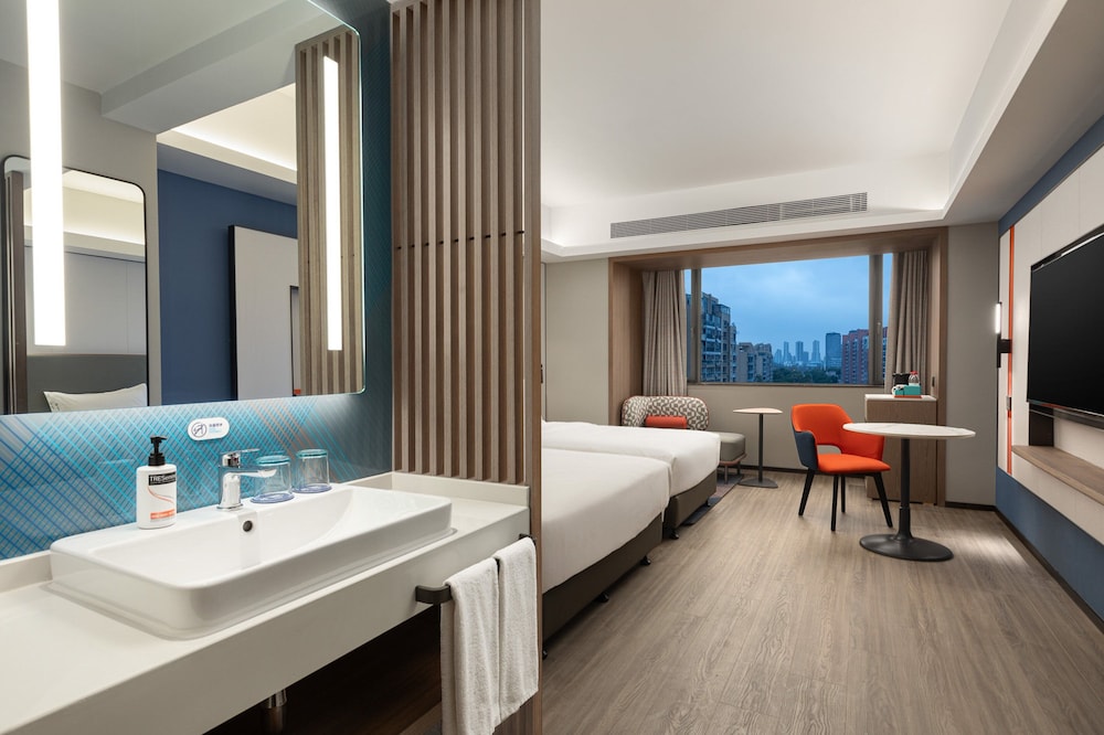 holiday inn express shanghai gumei by ihg