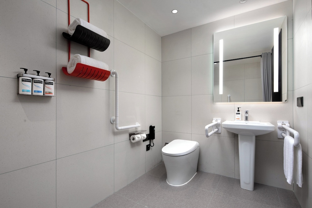 holiday inn express shanghai gumei by ihg
