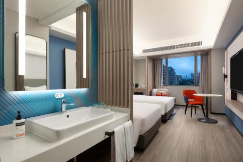 holiday inn express shanghai gumei by ihg