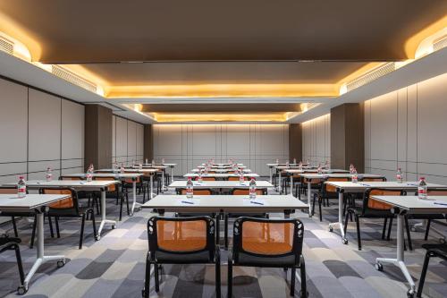 holiday inn express shanghai gumei by ihg