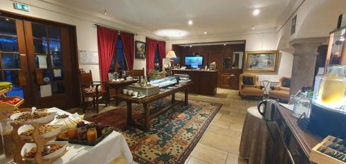 demeures and chateaux hotel de greuze