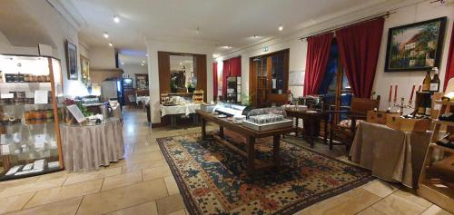 demeures and chateaux hotel de greuze