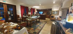 demeures and chateaux hotel de greuze