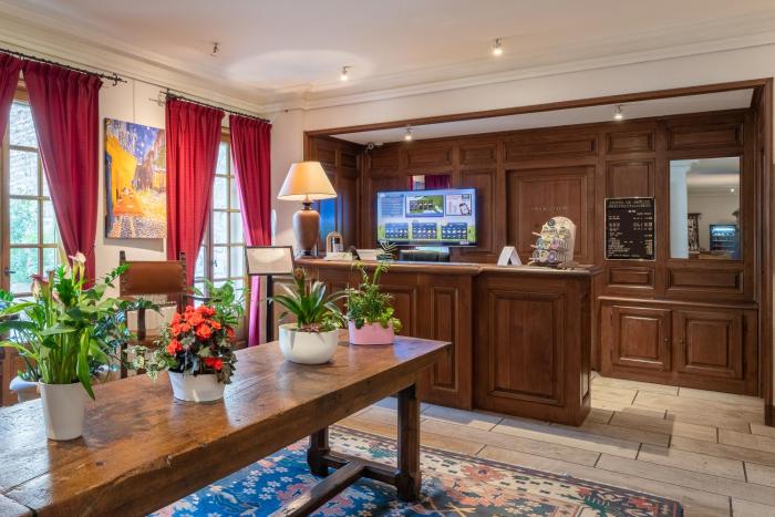 demeures and chateaux hotel de greuze