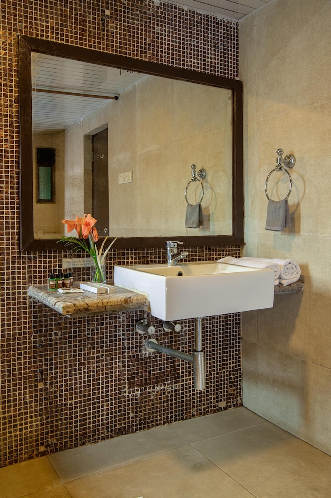 discover resorts khandala