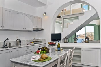 aura marina apartments santorini