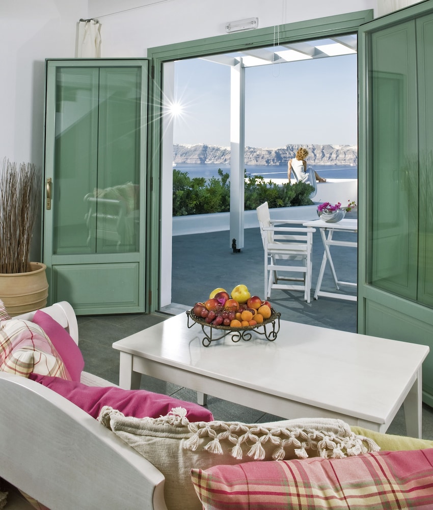 aura marina apartments santorini