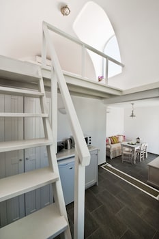 aura marina apartments santorini