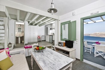 aura marina apartments santorini