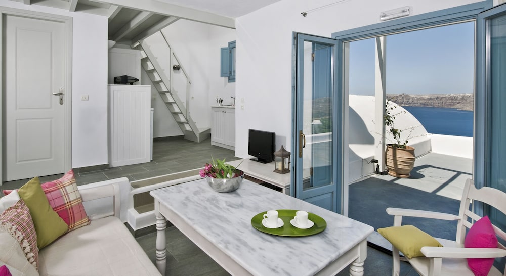 aura marina apartments santorini