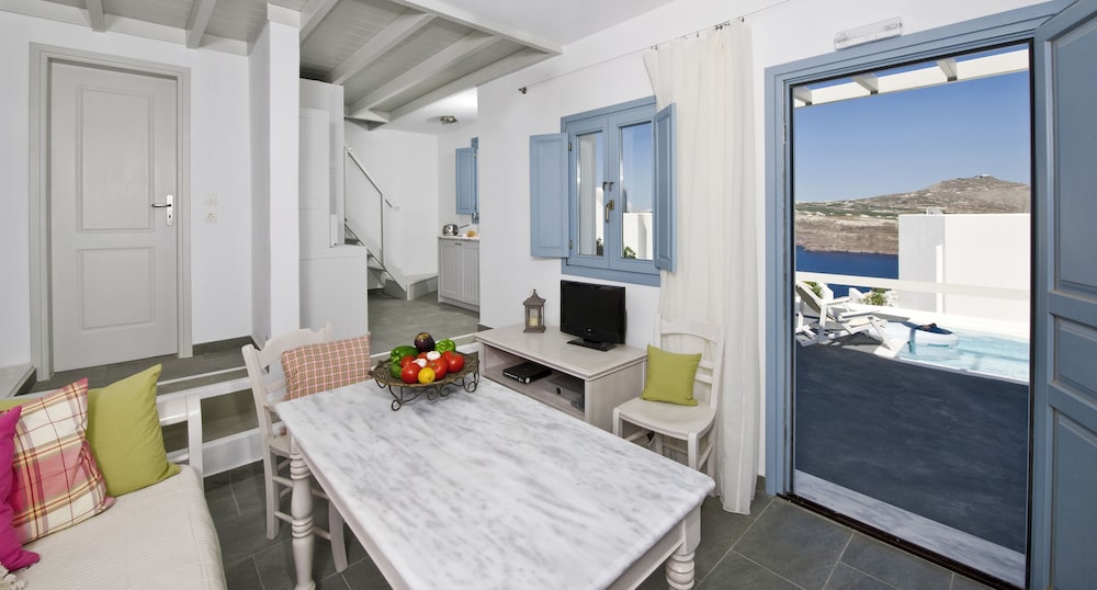 aura marina apartments santorini