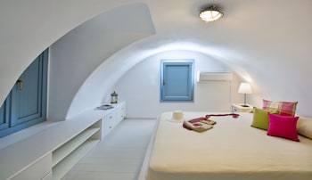aura marina apartments santorini