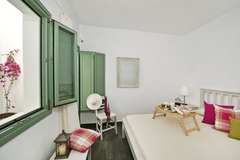 aura marina apartments santorini