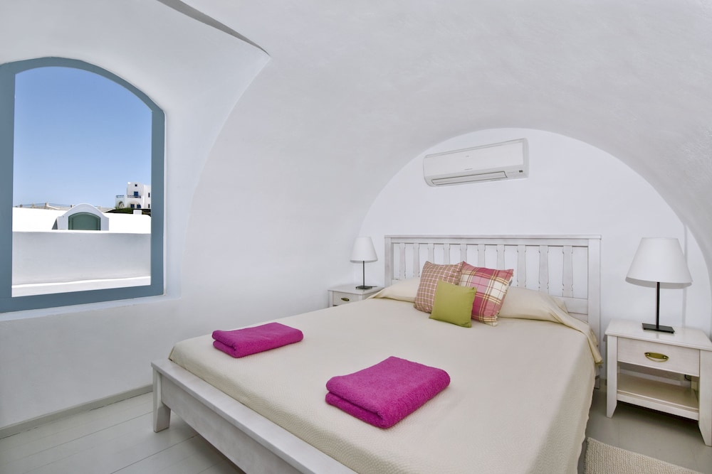 aura marina apartments santorini
