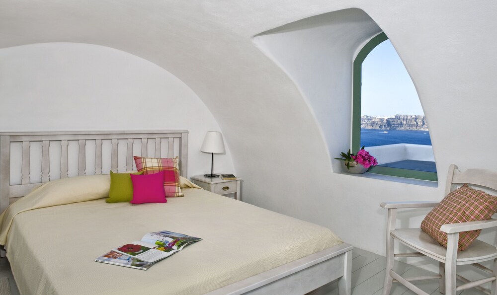 aura marina apartments santorini