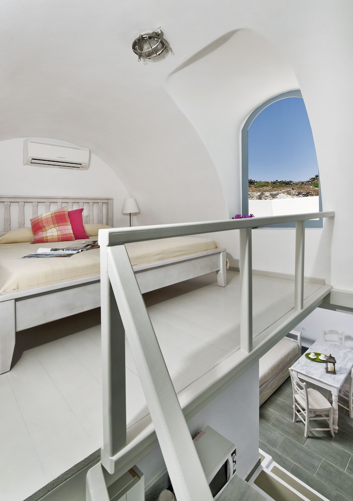 aura marina apartments santorini