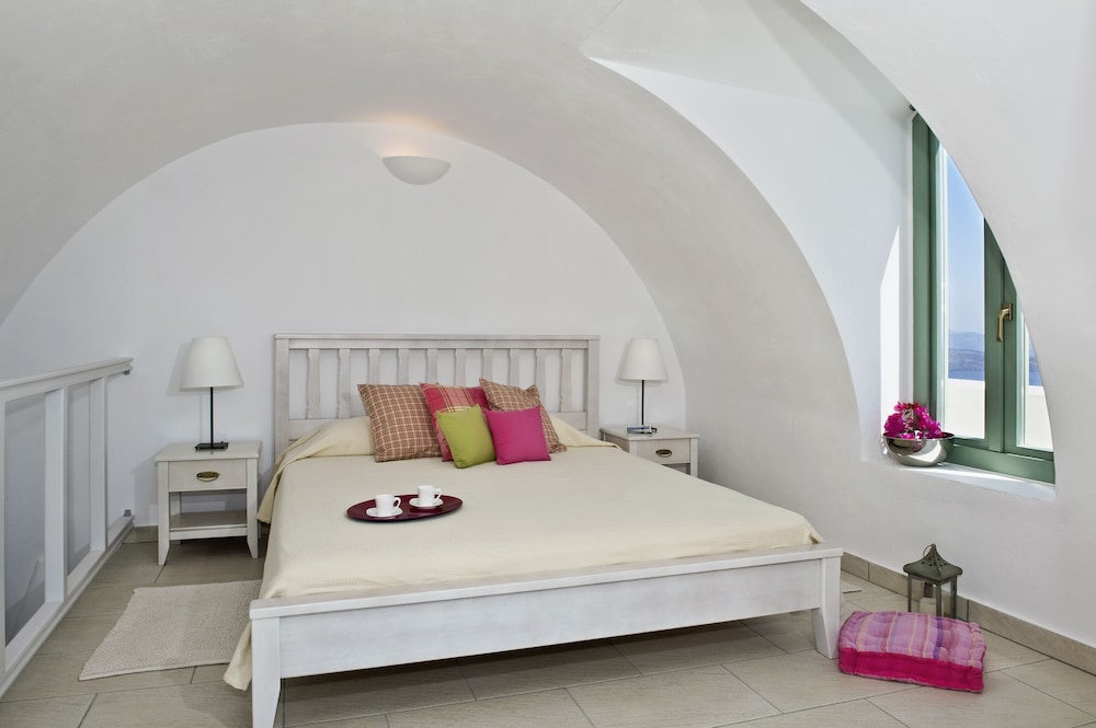 aura marina apartments santorini