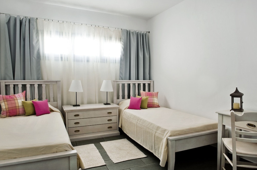 aura marina apartments santorini