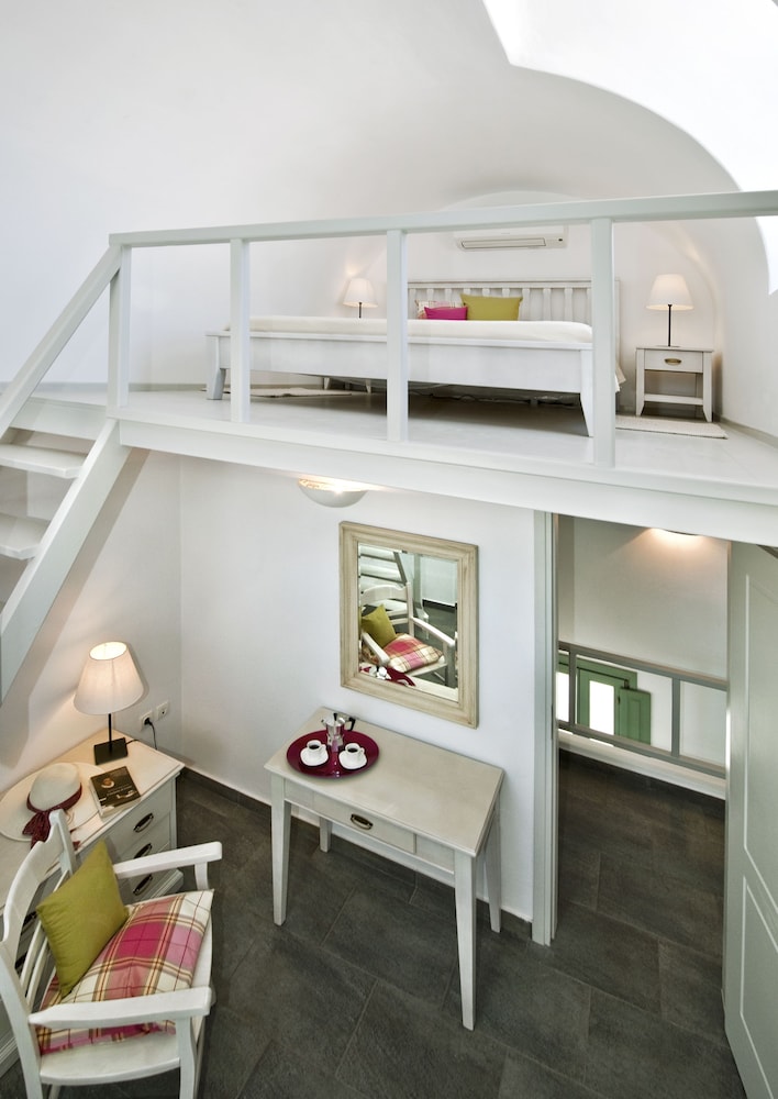 aura marina apartments santorini