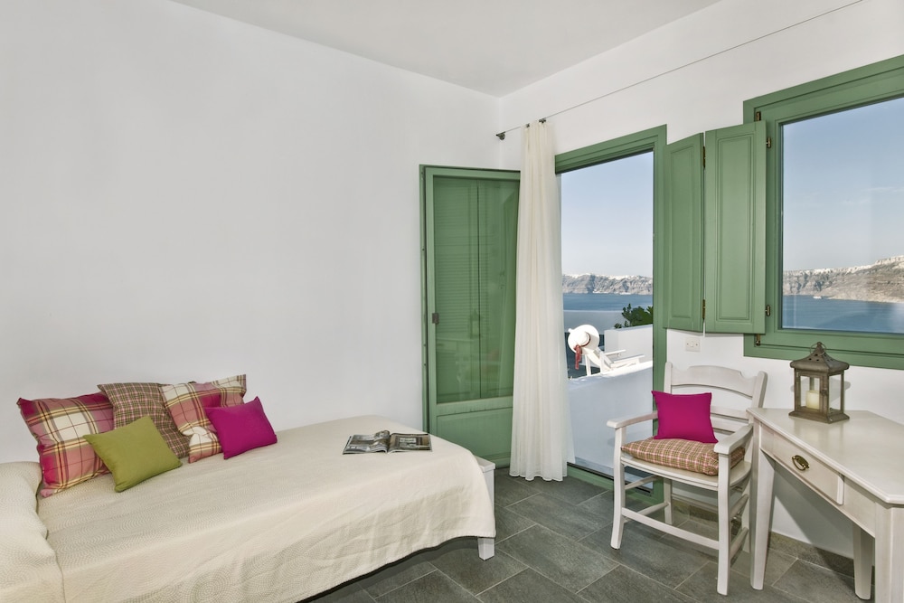 aura marina apartments santorini