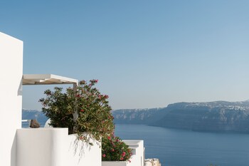 aura marina apartments santorini