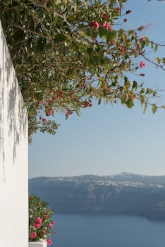 aura marina apartments santorini