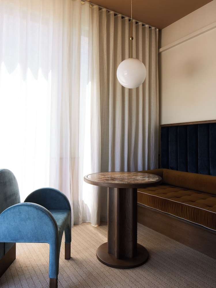 hotel henrietta