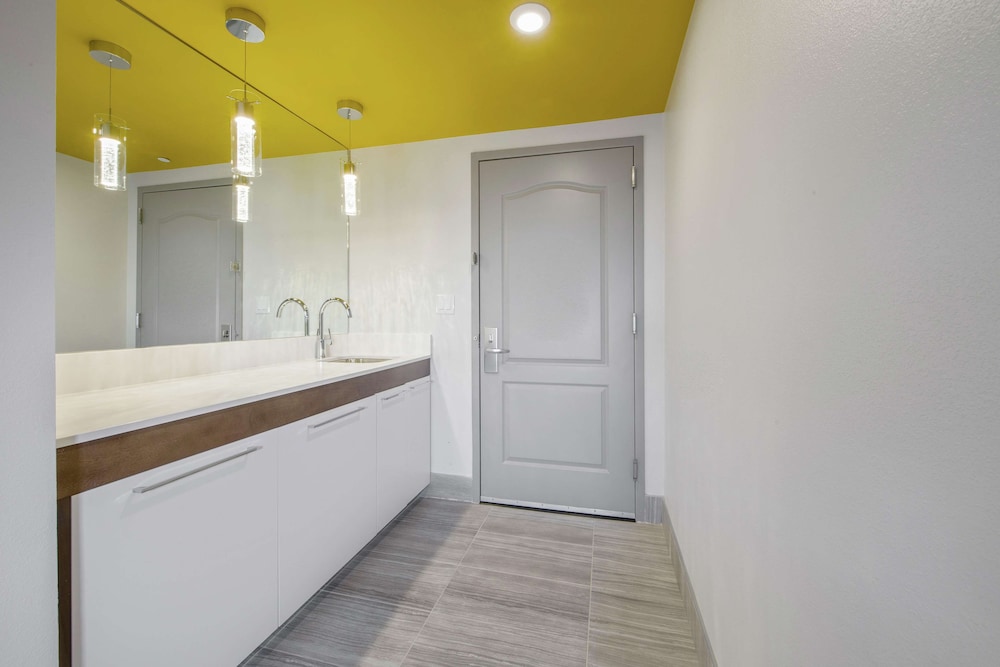 hampton inn and suites raleigh durham airport brier creek