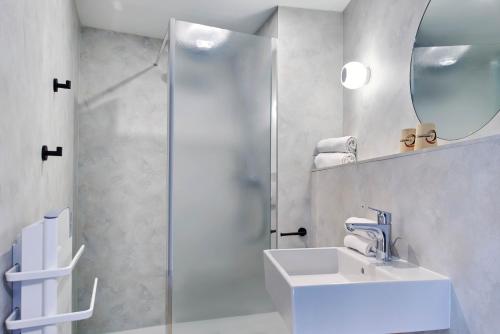 originals boutique hotel larivaut puy guillaume