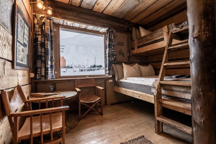 basecamp spitsbergen hotel