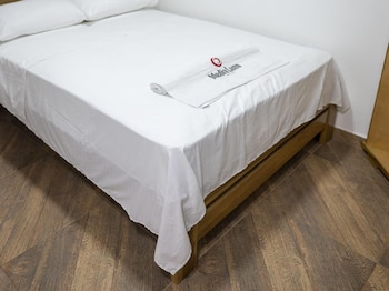 hotel media luna