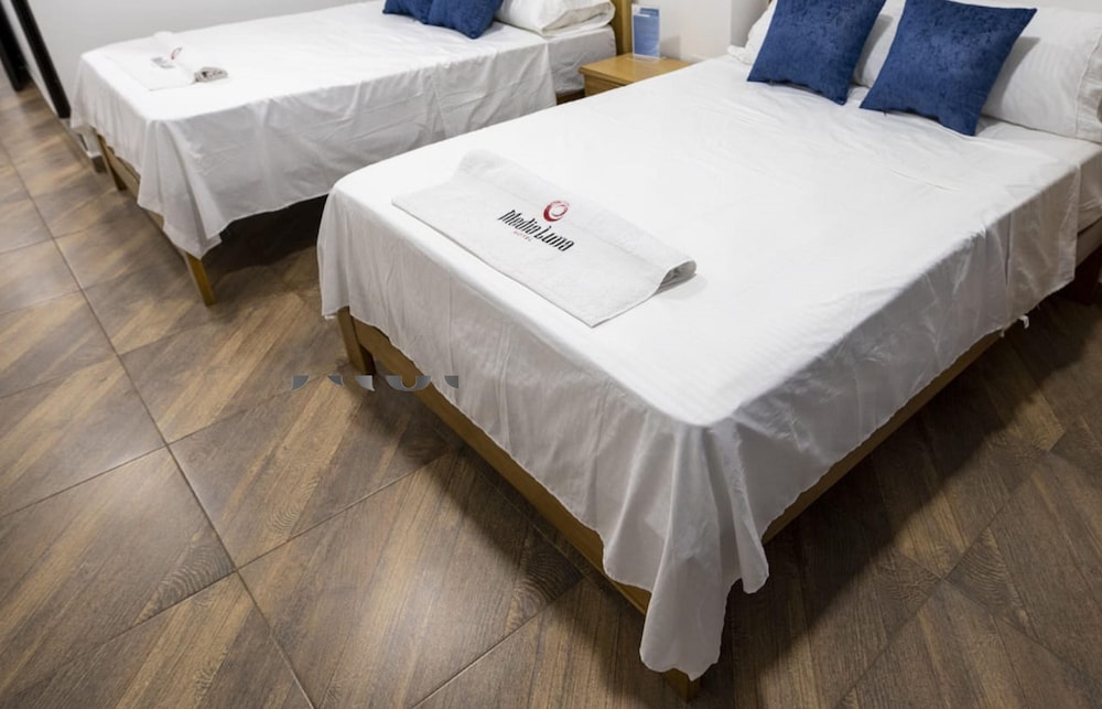 hotel media luna