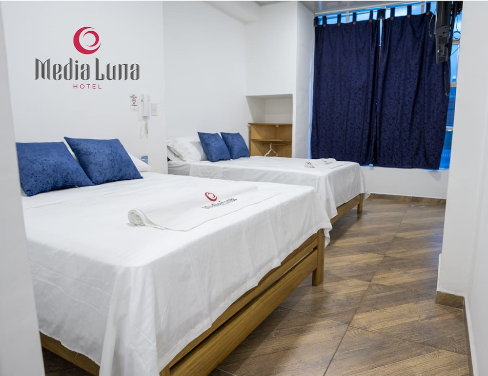 hotel media luna