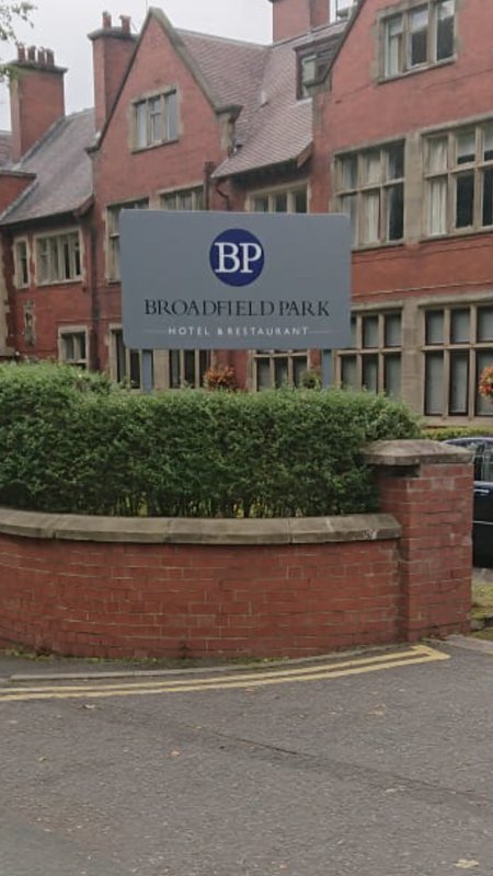 broadfield park hotel