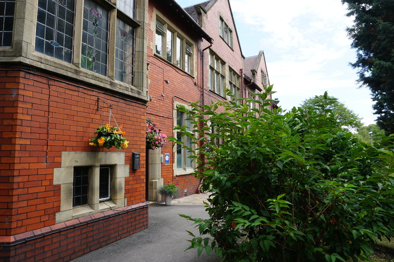 broadfield park hotel