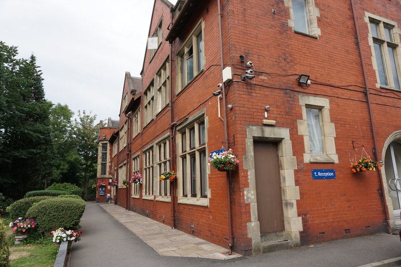 broadfield park hotel