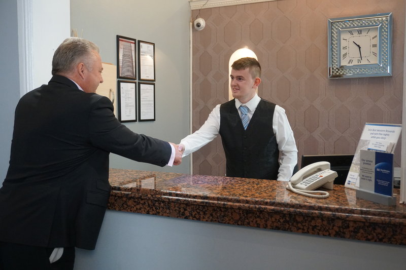 broadfield park hotel