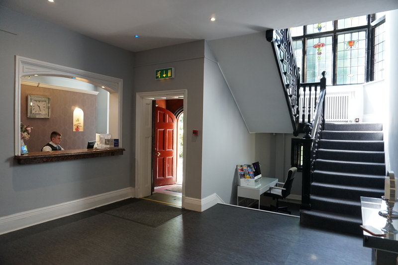 broadfield park hotel