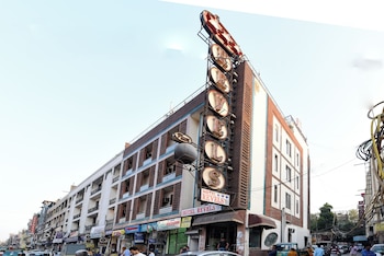 hotel revels by a1rooms